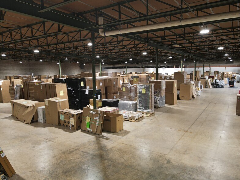 More Photos Of 845 Regal Row, Dallas Warehouse For Sale