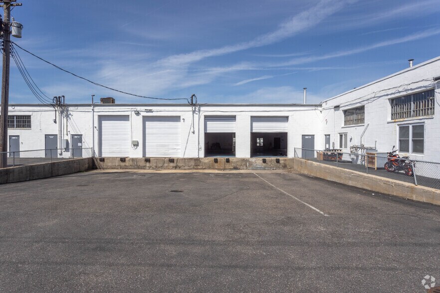 More Photos Of 141 Central Ave, Farmingdale Light Manufacturing For Lease