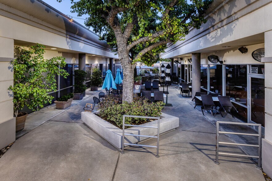 More Photos Of 3300 Truxtun Ave, Bakersfield Unknown For Lease