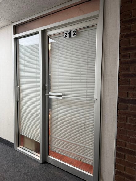 More Photos Of 25140 Lahser Rd, Southfield Office For Sale