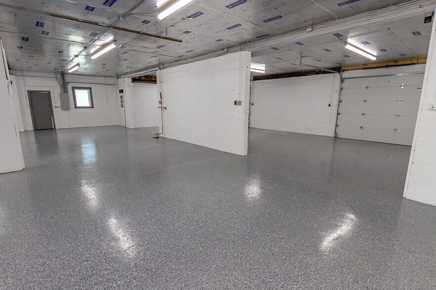 More Photos Of 925 Virginia St, Shelbyville Warehouse For Lease