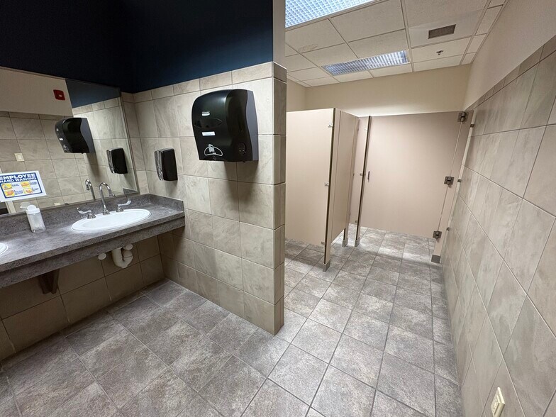 More Photos Of 3589 Sagamore Pky, Lafayette Office For Lease