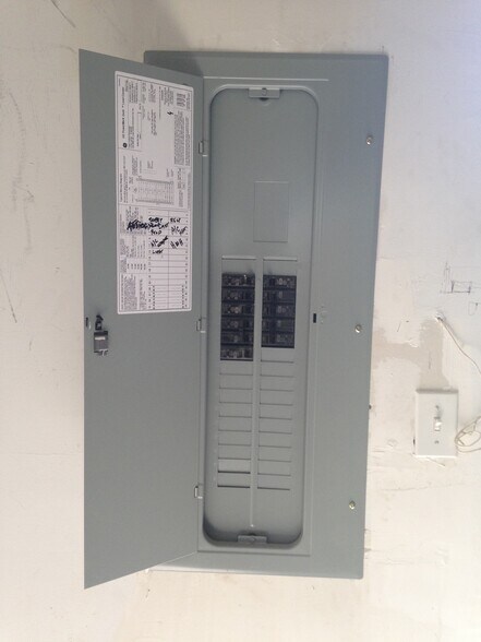 More Photos Of 701-703 E Henry St, Savannah Storefront Retail Residential For Lease