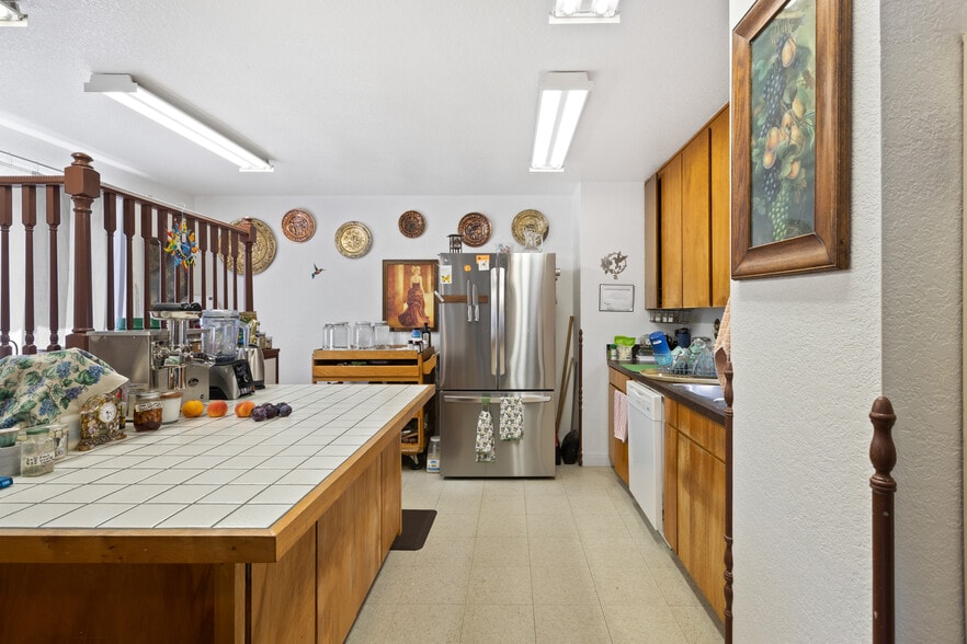 More Photos Of 5565 NE Stephens St, Winchester Auto Repair For Sale