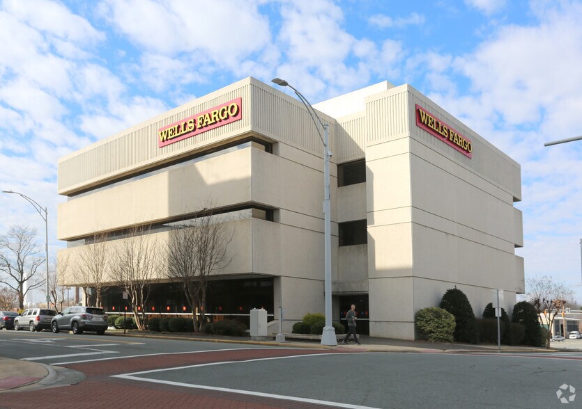 Primary Photo Of 500 S Main St, Burlington Coworking Space