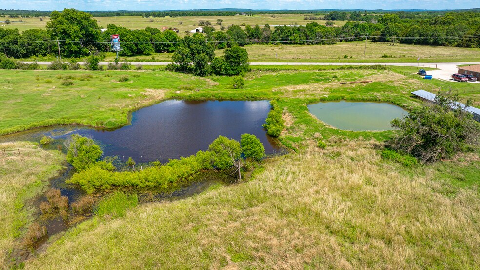 More Photos Of 1853 S Broadway St, Coalgate Flex For Sale