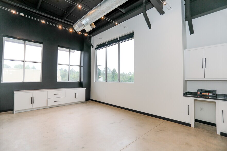 More Photos Of 525 Woodland Square Blvd, Conroe Coworking Space