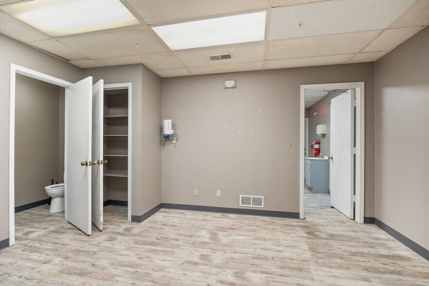 More Photos Of 3919 Messanie St, Saint Joseph Office For Sale