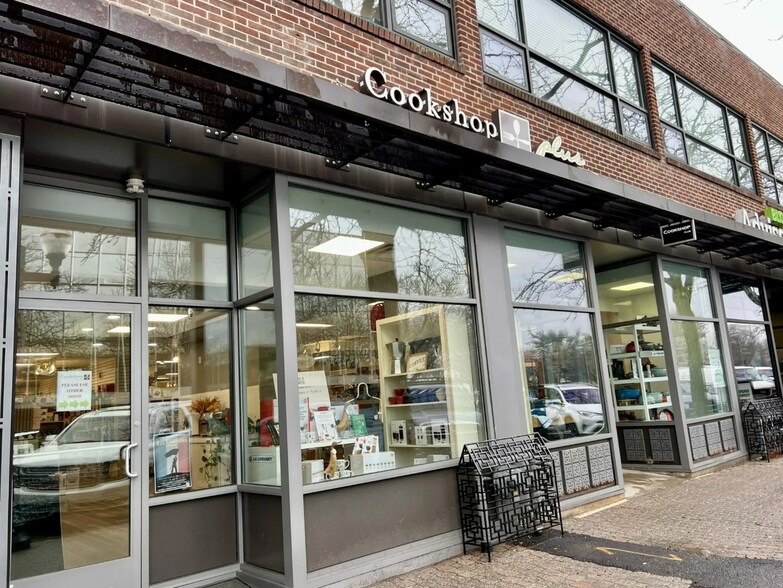 More Photos Of 52-60 LaSalle Rd, West Hartford Storefront Retail Office For Lease