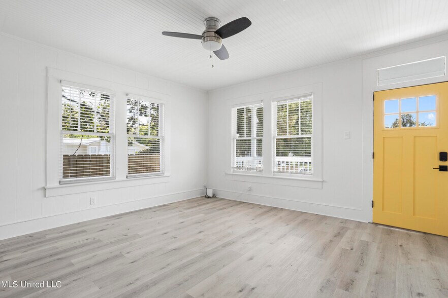 More Photos Of 3406 12th St, Gulfport Specialty For Sale