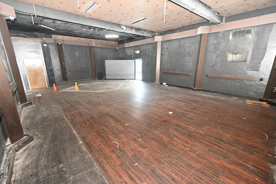 More Photos Of 47 W Amelia St, Orlando Bar For Sale