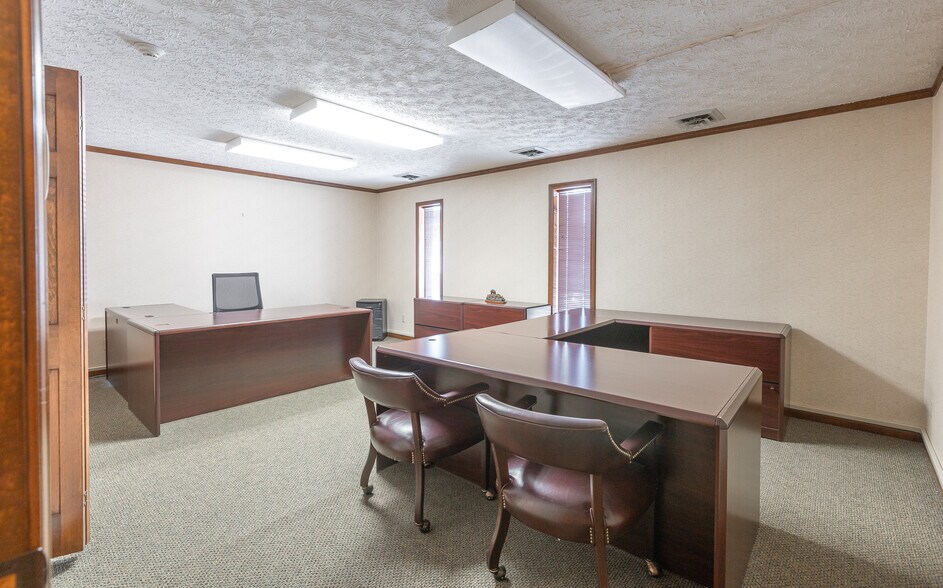 More Photos Of 216 W 2nd St, Dixon Bank For Sale