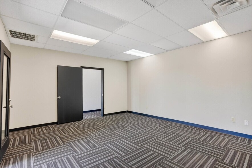More Photos Of 17311 NE 23rd St, Choctaw Office For Lease