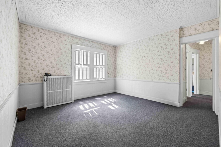 More Photos Of 1975 Seneca St, Buffalo Office For Sale