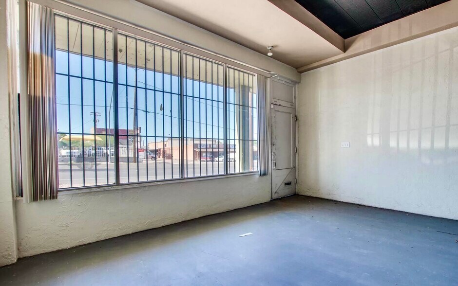 More Photos Of 2600-10 N Stone Ave, Tucson General Retail For Sale