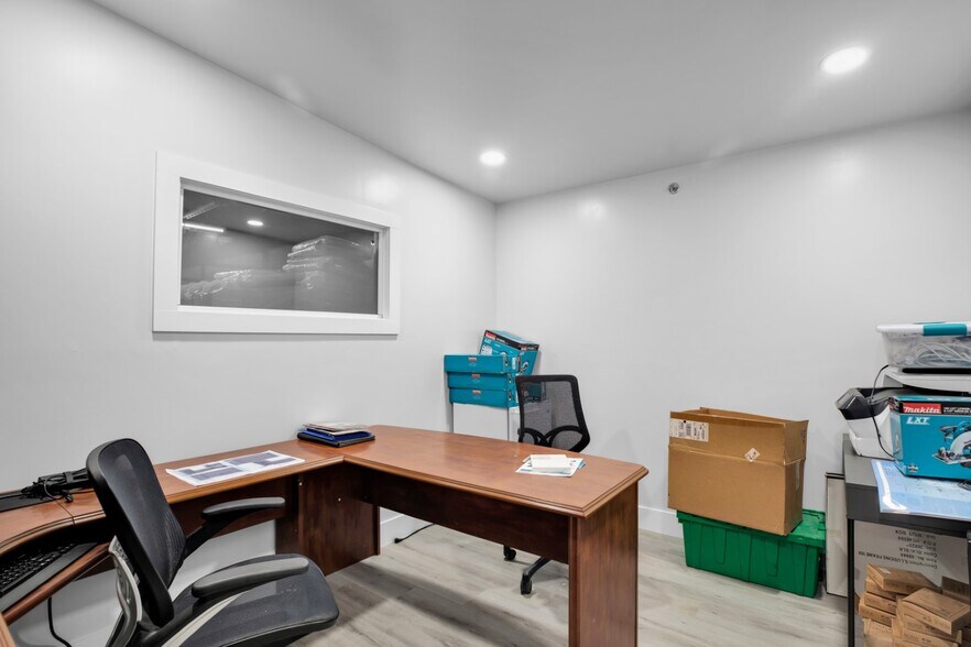 More Photos Of 82705 Overseas Hwy, Islamorada General Retail For Sale