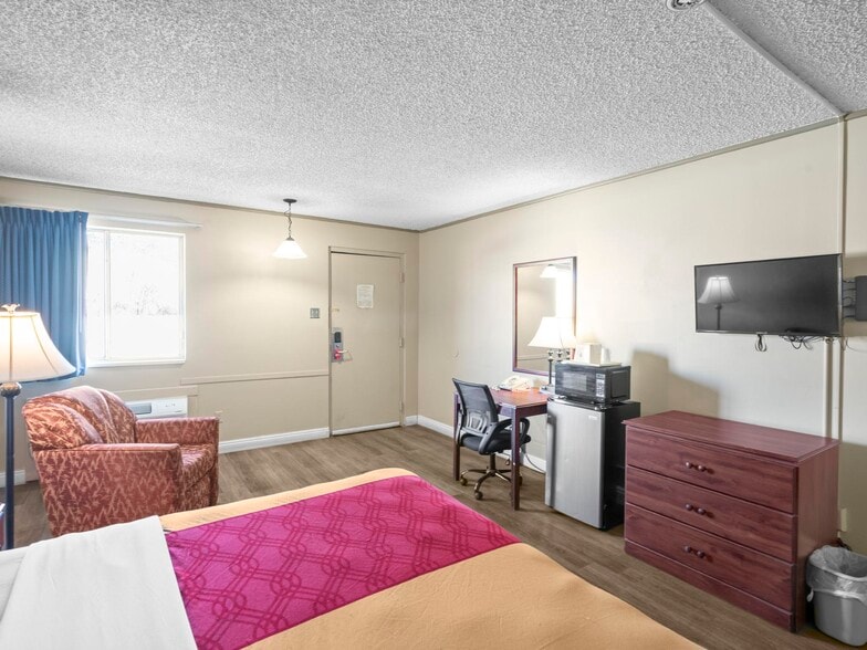 More Photos Of 1225 S State St, Salina Hotel For Sale