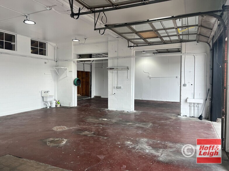 More Photos Of 4000 S Broadway, Englewood Auto Repair For Lease