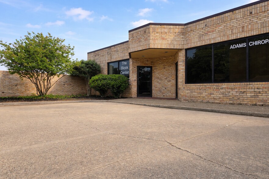 More Photos Of 5913-5921 Lovell Ave, Fort Worth Office For Sale