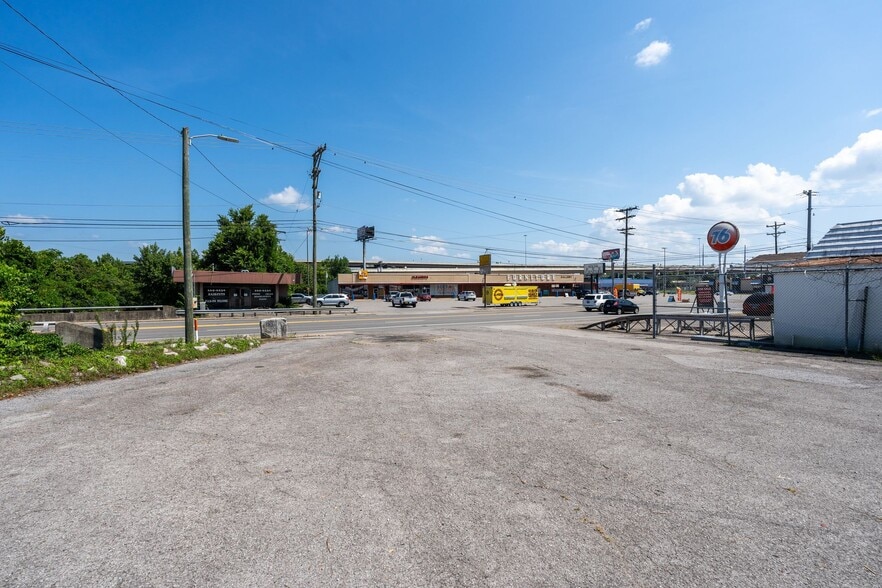 More Photos Of 5409 Charlotte Pike, Nashville Auto Dealership For Lease