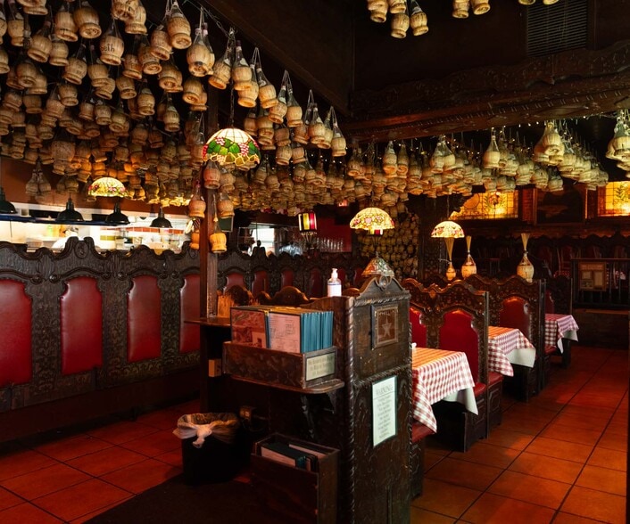 More Photos Of 1646 N Las Palmas Ave, Los Angeles Restaurant For Sale