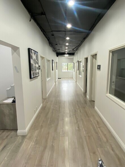 More Photos Of 6930 Owensmouth Ave, Canoga Park Office For Lease
