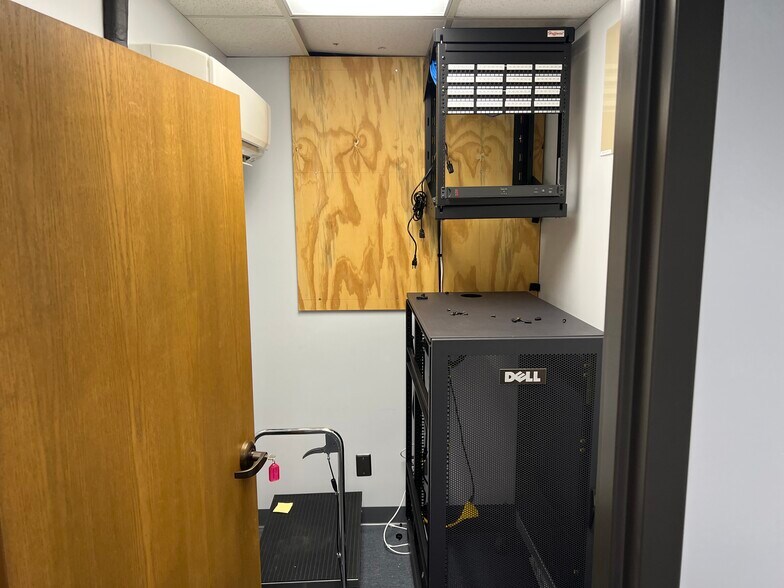 More Photos Of 1800 S Elm Pl, Broken Arrow Bank For Lease