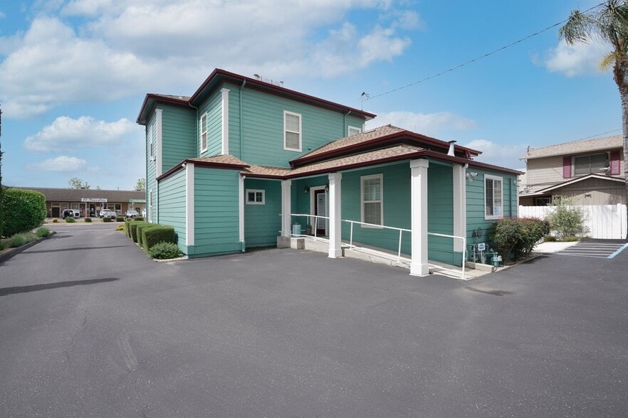 More Photos Of 8330 Brentwood Blvd, Brentwood Medical For Lease