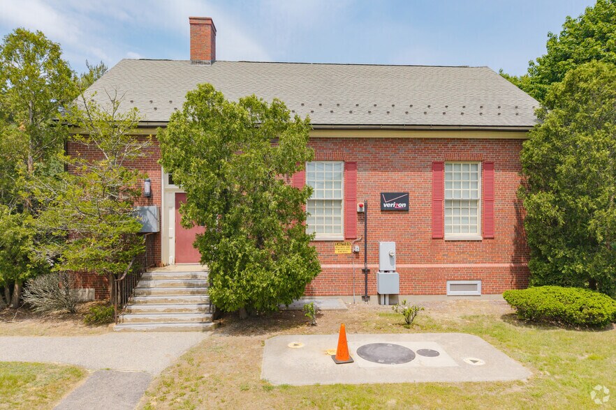 More Photos Of 51 Chestnut St, Duxbury Office For Sale