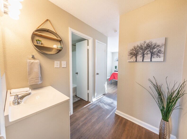 More Photos Of 102 Waco Ave, Lubbock Apartments For Sale