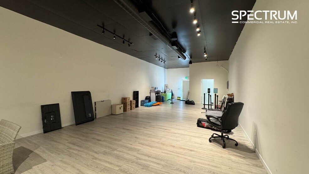 More Photos Of 8150-8166 Orion Ave, Van Nuys Warehouse For Lease