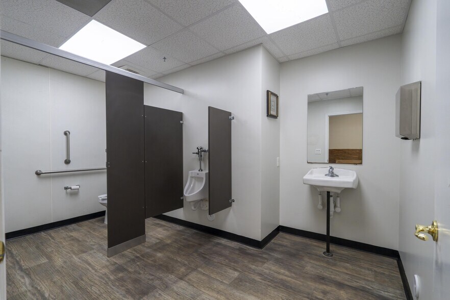 More Photos Of 439-489 N Cannon Blvd, Kannapolis Unknown For Lease