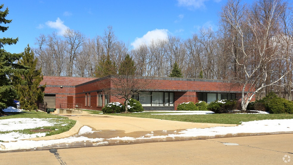 More Photos Of 38227 Western Pky, Willoughby Flex For Sale