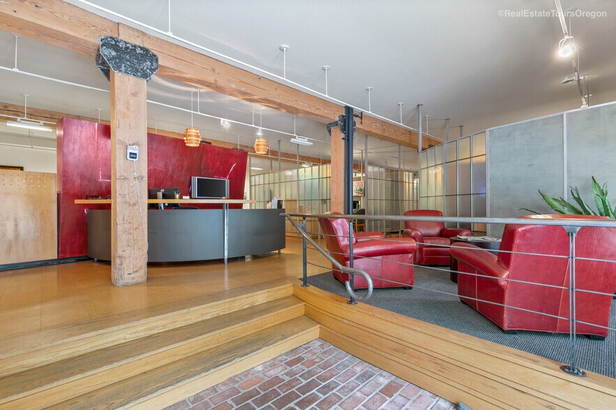 More Photos Of 1325 NW Flanders St, Portland Office For Sale