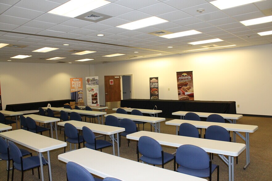 More Photos Of 11125 Treynorth Dr, Cornelius Office For Lease