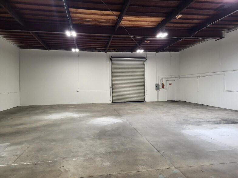 More Photos Of 1203-1243 W Trenton Ave, Orange Warehouse For Lease