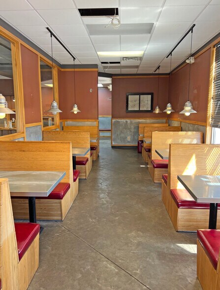 More Photos Of 798 W Us Highway 60, Monett Storefront For Sale