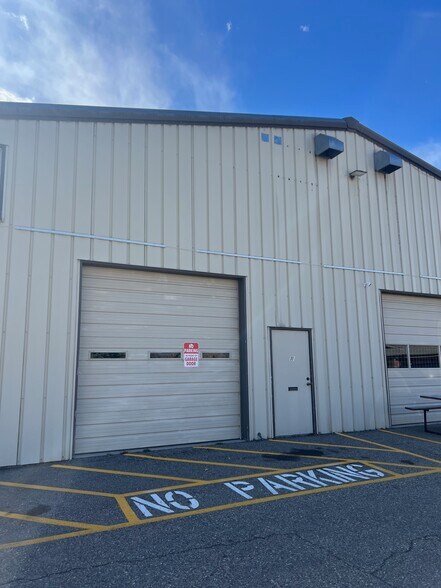 More Photos Of 2707 W Eisenhower Blvd, Loveland Warehouse For Lease