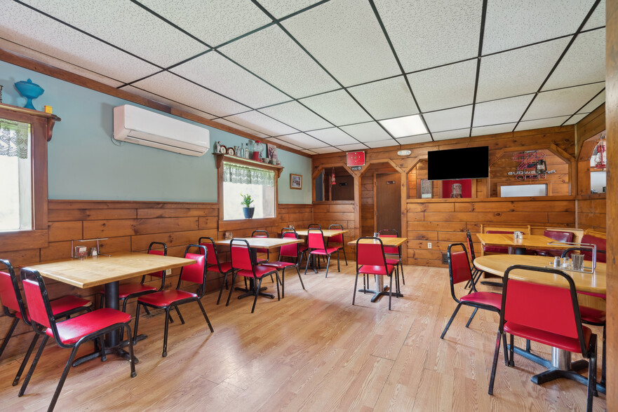 More Photos Of 456 US-5, Fairlee Restaurant For Sale