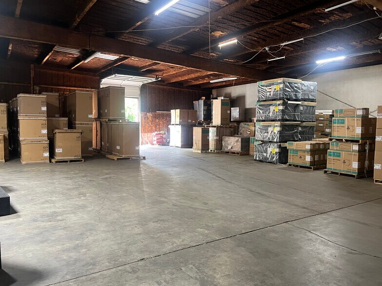 More Photos Of 1922 Elm Tree Dr, Nashville Distribution For Sale