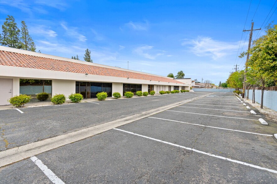 More Photos Of 1665 W Shaw Ave, Fresno Medical For Sale