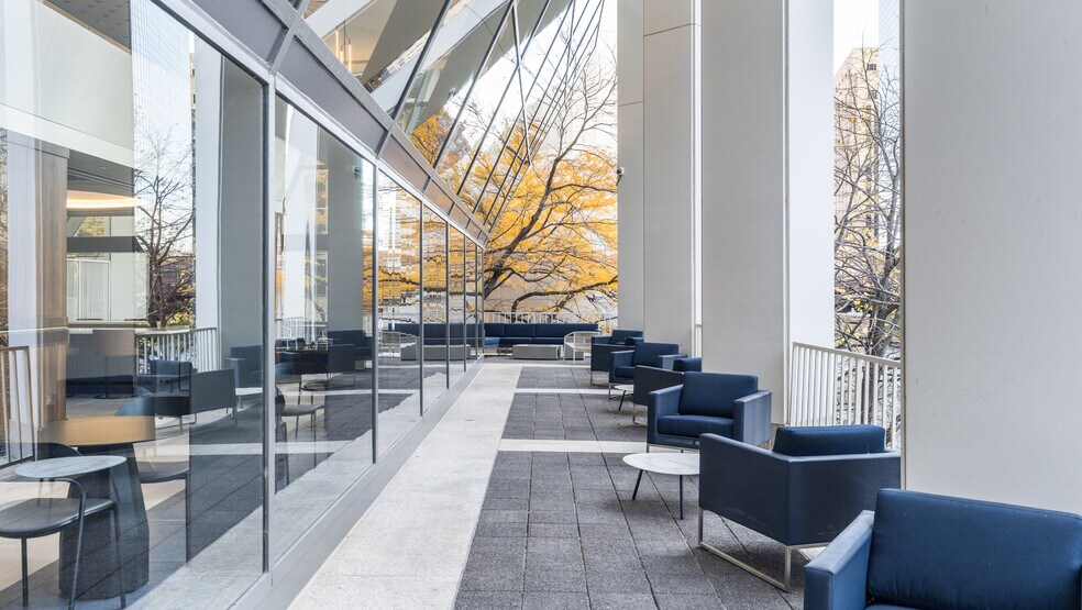 More Photos Of 200 S Wacker Dr, Chicago Office For Lease