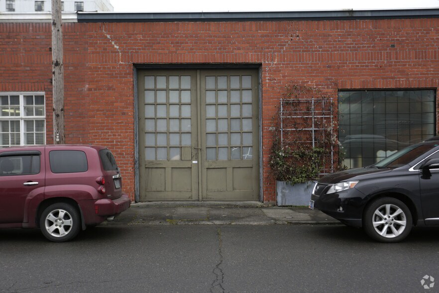 More Photos Of 660 N Thompson St, Portland Showroom For Sale