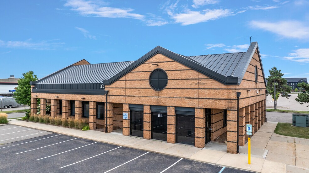 More Photos Of 150 E Maple Rd, Troy Bank For Lease