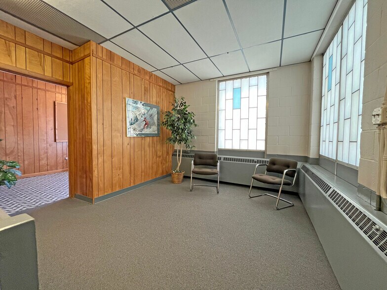 More Photos Of 223 Second St, Manchester Warehouse For Lease