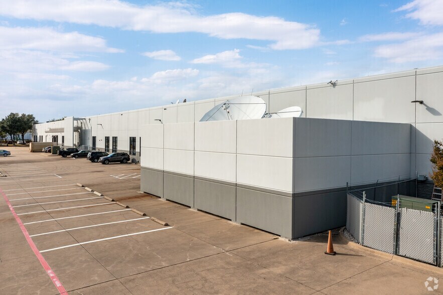 More Photos Of 3000 Technology Dr, Plano Distribution For Lease