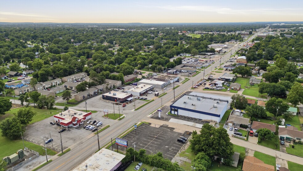More Photos Of 851 S Sheridan Rd, Tulsa Freestanding For Sale