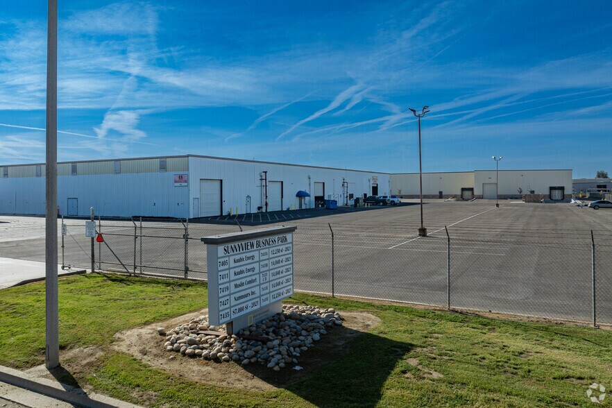 More Photos Of 7401-7427 W Sunnyview Ave, Visalia Warehouse For Lease