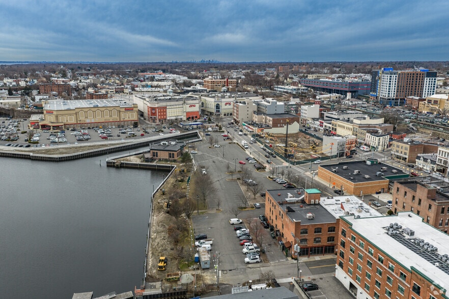 More Photos Of 14-20 Willett Ave, Port Chester Office For Lease