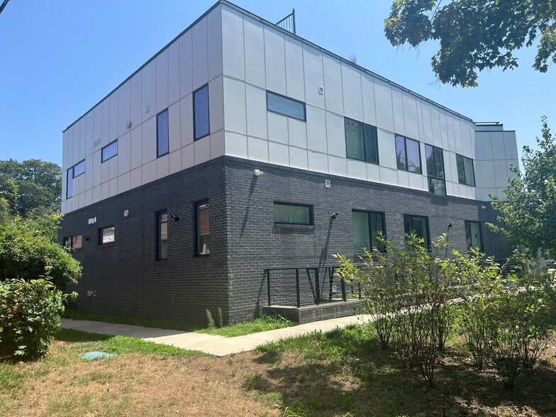 More Photos Of 700 Quincy St Ne, Washington Apartments For Sale